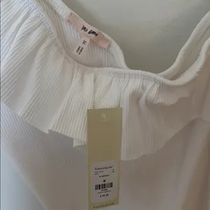 Francesca's Collections Cream Asymmetrical Ruffled Camisole White Size M thumbnail 2
