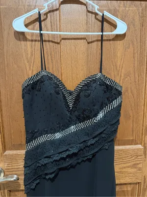 Elegant Black Beaded Spaghetti-Strap Evening Dress thumbnail 2