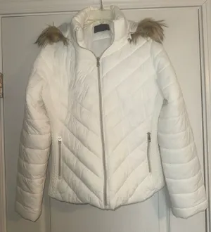 Love tree white quilted puffer zip up jacket with fit hood. Never worn thumbnail 1