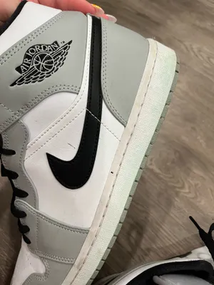 jordan 1 mid thumbnail 9