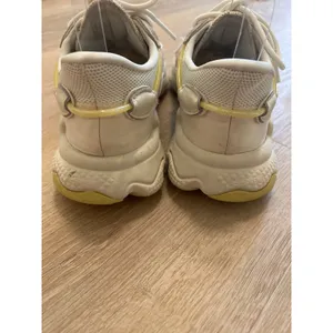 Adidas Women's Ozweego Shoes Originals Sneakers White/Orange GW5623 US 7 thumbnail 4