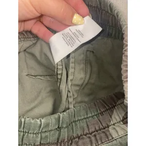 Aritzia TNA Alix Pant High-waisted Elastic Cuff Camo Joggers Size Medium thumbnail 6