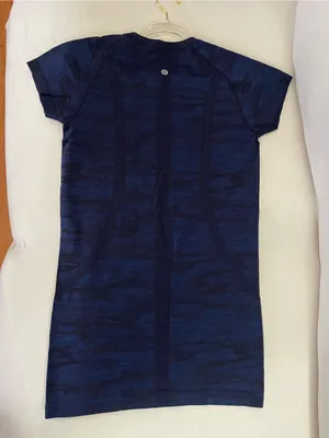 Lululemon Swiftly Navy & Black Short-Sleeve Tee Size 6 thumbnail 4