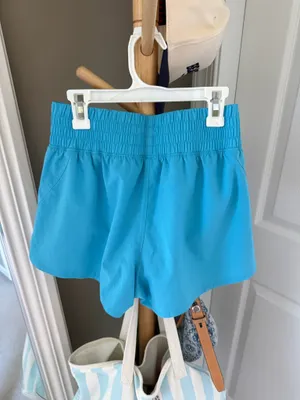 Gap mid rise shorts thumbnail 2