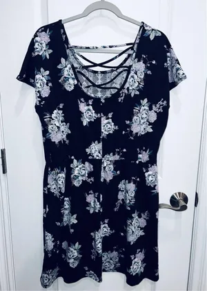 Maurices Women’s Floral Stretchy Crisscross Back Short Sleeve Dress Size XL thumbnail 2