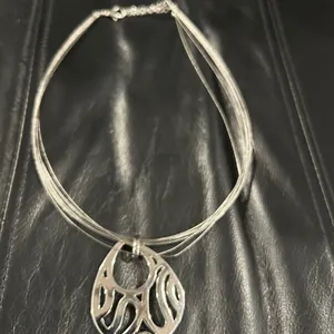 Elegant Silver Pendant Necklace thumbnail 5