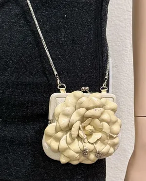 BRIGHTON Ivory Beige 3D Leather Flower Convertible Coin Purse Wallet Crossbody thumbnail 5