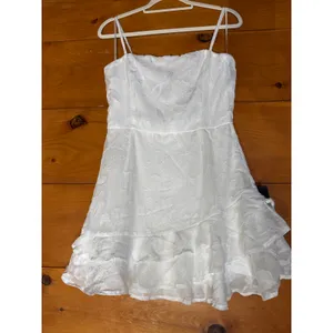 NWT Lulus Days with You White Floral Burnout Ruffled Mini Dress Engagement Sz L thumbnail 2