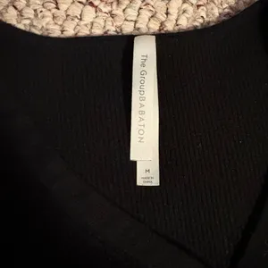 Aritzia The Group By Babaton‎ Henley Sweater Dress Wool Black Midi V-Neck Medium thumbnail 4