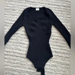 Abercrombie and Fits square neck long sleeve black bodysuit thumbnail 4