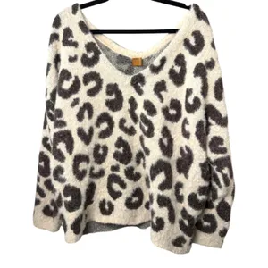 POL Cream Fuzzy Animal Print V Neck Sweater Size Medium thumbnail 4