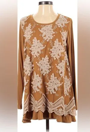 Logo lavish women’s tunic, long sleeve embroidered size small thumbnail 1