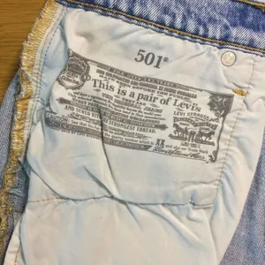 Levi’s 501 Jean shorts 28 button-fly light wash distressed thumbnail 9