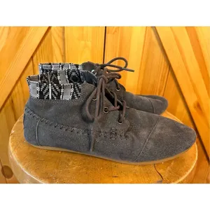 Toms Gray Suede Leather Tribal Trim Ankle Boots Size 7 Read thumbnail 3