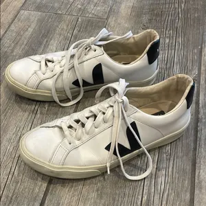 Veja women’s White and Black Sneakers thumbnail 1