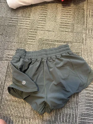 Lululemon Shorts 2.5" Hotty Hot thumbnail 3
