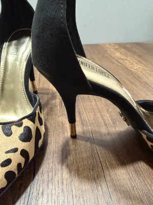 Jennifer Lopez Leopard Print Ankle Strap Heels – Size 7.5 – Excellent Condition Bold and stylish pointed-toe heels by Jennifer Lopez featuring a chic leopard print design and black ankle strap detail. Worn only a few times and in excellent condition. ✔️ Size 7.5 ✔️ Worn only a few times ✔️ Pointed toe ✔️ Adjustable ankle strap ✔️ Statement animal print Perfect for date nights, parties, events, or elevating any outfit with a touch of glam. thumbnail 2