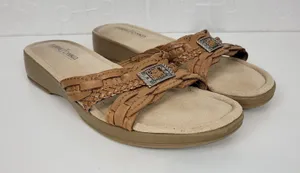 Minnetonka Women's Sandals 8 Tan Medallion Leather Flat Comfort Slides Slip On thumbnail 1