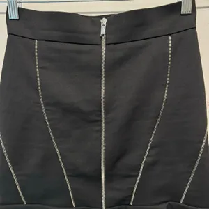 Zara Zip High Low Flounce Skirt Knee Length Contemporary Front Zip Closure Black thumbnail 5