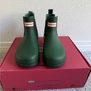Hunter Matte Forest Green Chelsea Rain Booties thumbnail 1