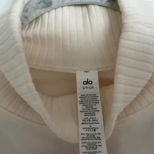 Alo Yoga Cropped Serenity Coverup Ivory S thumbnail 4