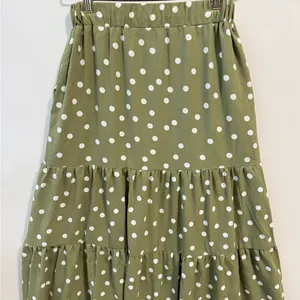 LULU'S | Green Tiered Maxi Skirt for Casual Resort‎ Wear Size XS thumbnail 5