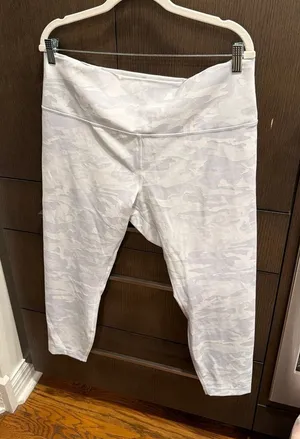 Lululemon‎ Wunder Under High-Rise Tight 25" *Luxtreme 18 thumbnail 1