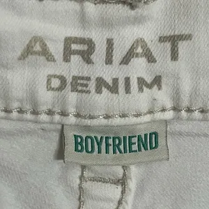 Ariat Women's White High Rise‎ Boyfriend 5" Shorts Size 32R Embroidered thumbnail 9