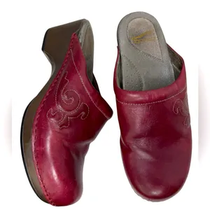 DANSKO LEATHER MULE CLOGS WINE EMBOSSED SZ 39 thumbnail 1