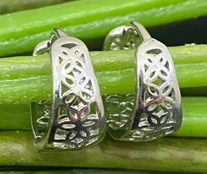 925 Signed Sterling Silver Flower Filigree Huggie Mini Hoop Earrings 3g. thumbnail 1