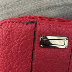 Red zip around wallet thumbnail 2