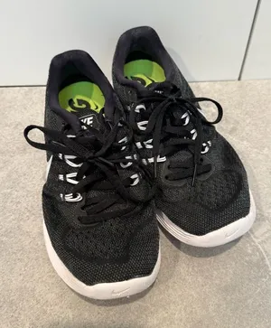 Nike Black Sneakers Women’s 5.5 thumbnail 1