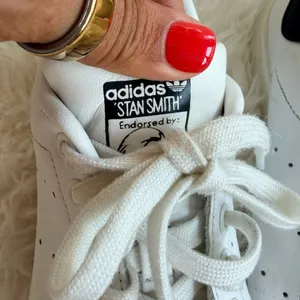 Adidas Stan Smith White and Navy Leather Sneakers M20325 thumbnail 2