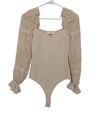 ASTR‎ The Label Bodysuit Womens Small Cream Excellent Pleated Sequin Sleeve thumbnail 1