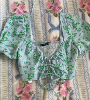 ZARA Top Crop Floral thumbnail 1