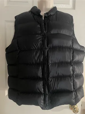 Women’s Black Puffer Vest - Lightweight Insulated Vest thumbnail 1