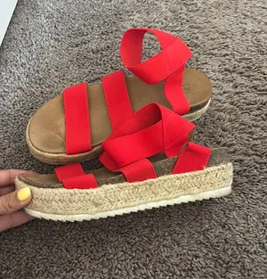Time and Tru Sandals Platform thumbnail 1