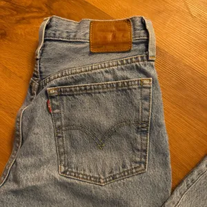 501 Levi's Waist Size 25 Length 28 Levi Strauss Denim Blue Jeans Ripped … thumbnail 3