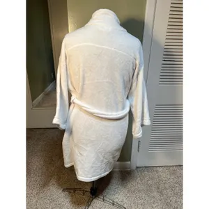Stars Above Women's Size XL/XXL Plush Robe White Pockets Long Sleeve Wrap Tie thumbnail 6