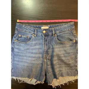 H&M Regular Waist Jean Shorts‎ Womens 10 Medium Wash Denim Festival DIY Cut Off thumbnail 11