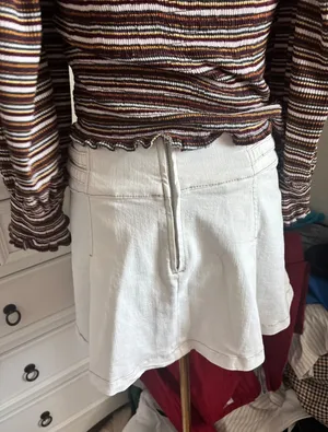 White Pleated Mini Skirt Double Belt Y2K Denim Streetwear Love Tree Size M thumbnail 1