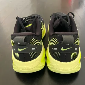 New NIKE Vomero 18 Black Volt Cyber thumbnail 7