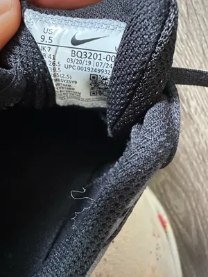 Nike Women’s Black and White Athletic Sneakers thumbnail 8