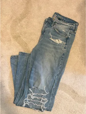 American Eagle Low-Rise Baggy Flare Jeans thumbnail 2