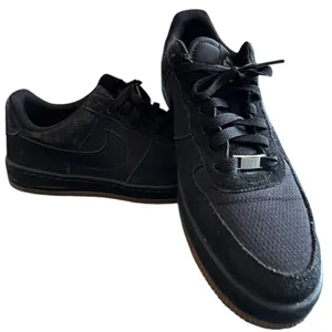 Women’s Nike Black Suede 2014 Air Force 1 Gum Soles Size 9 thumbnail 1