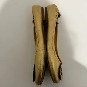 Tory Burch Reva Gold Metallic Ballet Flats Grained Leather Logo Size 7 Y2K thumbnail 9