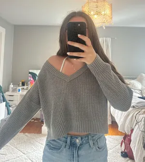 Sweater thumbnail 1