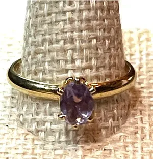 Vintage Gold Tone Oval Purple Rhinestone Solitaire Ring Minimalist Costume Sz 8 thumbnail 1