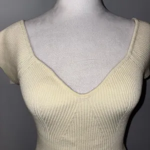 ASTR the Label Cream Ribbed Knit Top‎ V Neck Short Sleeve Fitted Womens Small thumbnail 2