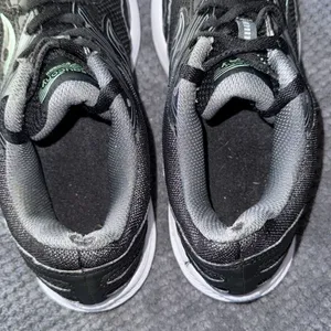Saucony Cohesion 15 Black Green Women’s Running Shoes Size 8.5 Athletic Versarun thumbnail 8